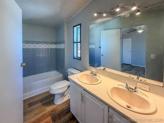 18029 W Sugar Hollow Road, Park Hill, OK 74451