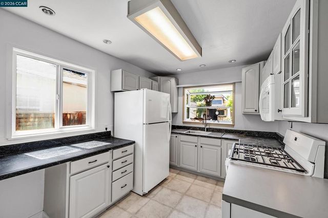 17380 Via San Ardo, San Lorenzo, CA 94580