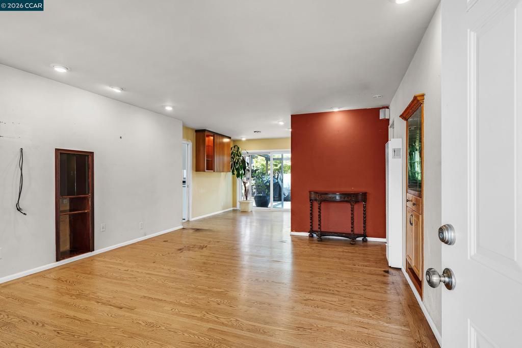 Image 5 of property listing at 17380 Via San Ardo, San Lorenzo, CA 94580