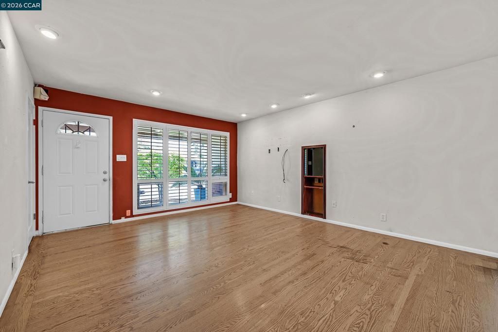 Image 7 of property listing at 17380 Via San Ardo, San Lorenzo, CA 94580