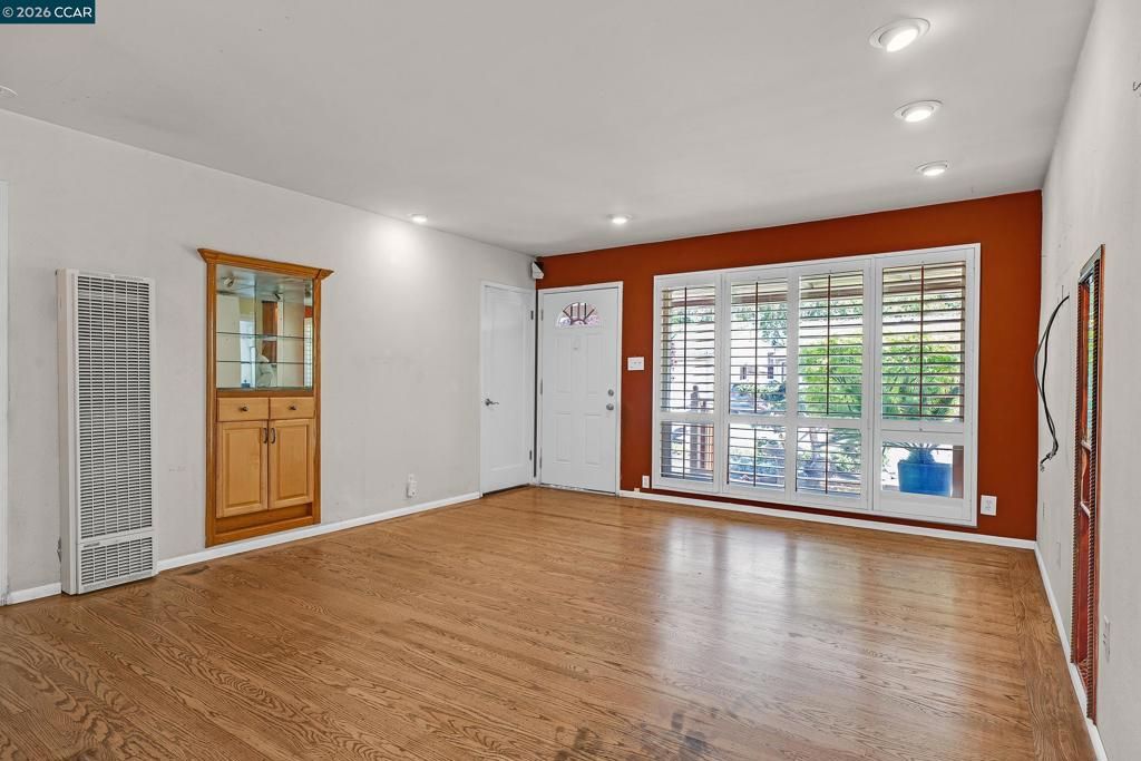 Image 8 of property listing at 17380 Via San Ardo, San Lorenzo, CA 94580