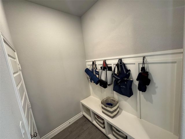 2004 Stirling ST, Leander, TX 78641