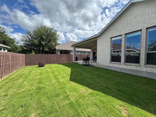 2004 Stirling ST, Leander, TX 78641