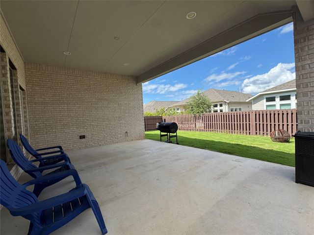 2004 Stirling ST, Leander, TX 78641