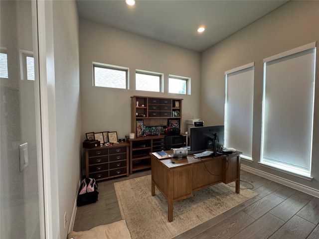 2004 Stirling ST, Leander, TX 78641