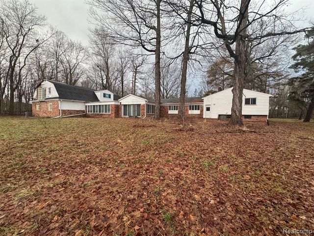 6221 W Maple Road, West Bloomfield, MI 48322