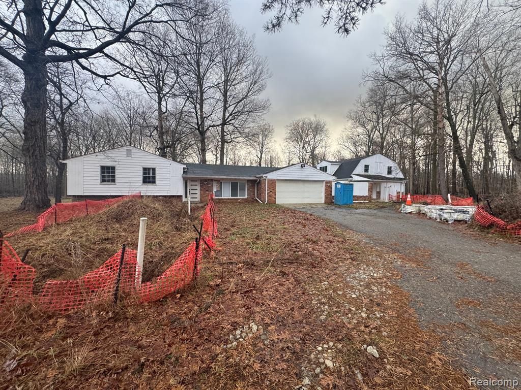 6221 W Maple Road, West Bloomfield, MI 48322