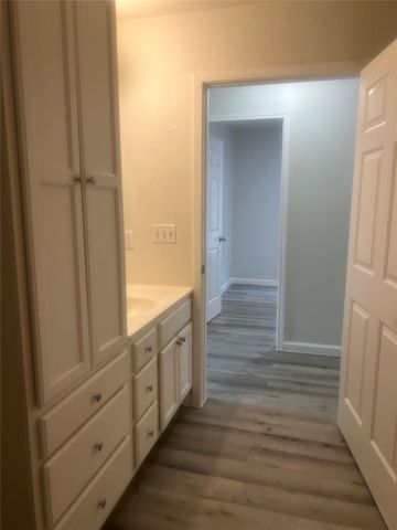 201 Castro ST, Thrall, TX 76578