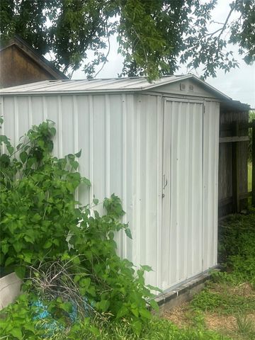 201 Castro ST, Thrall, TX 76578