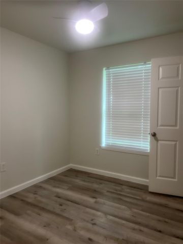 201 Castro ST, Thrall, TX 76578
