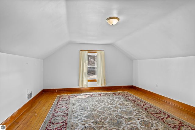 8952 S Kasson Street, Cedar, MI 49621