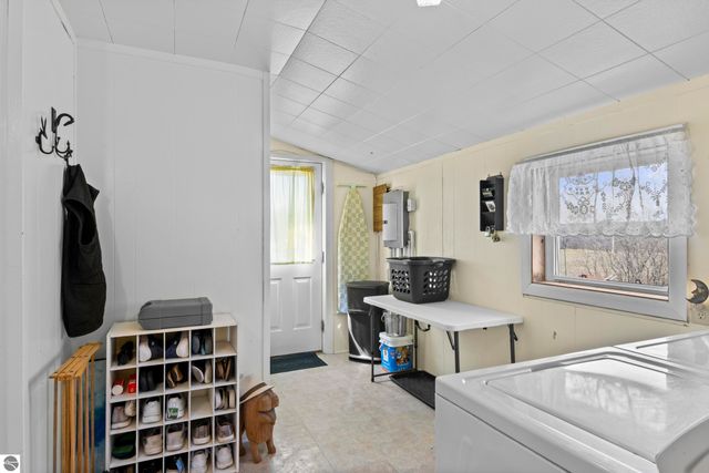 8952 S Kasson Street, Cedar, MI 49621