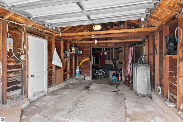 8952 S Kasson Street, Cedar, MI 49621