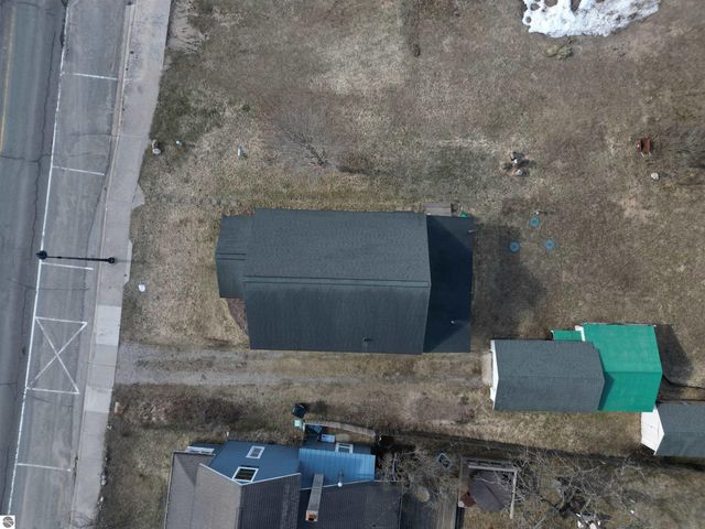 8952 S Kasson Street, Cedar, MI 49621