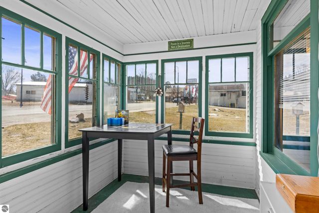 8952 S Kasson Street, Cedar, MI 49621