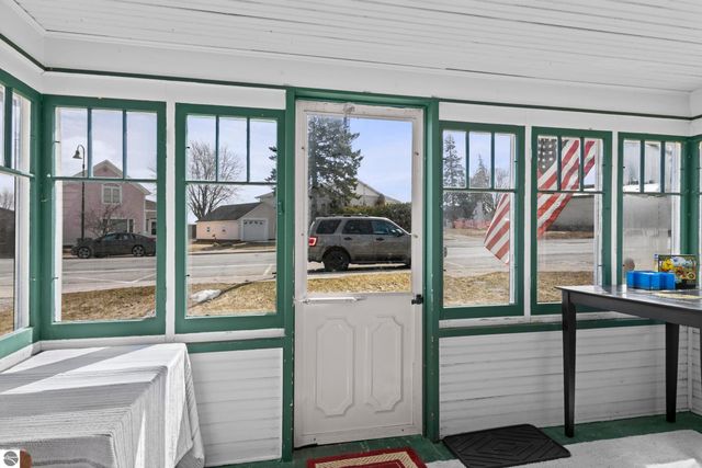 8952 S Kasson Street, Cedar, MI 49621