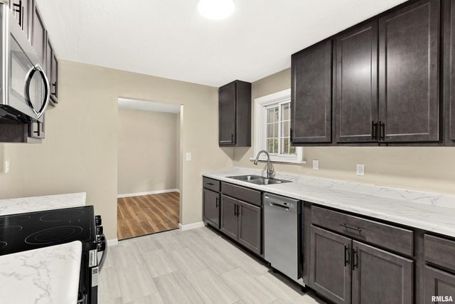 5127 N KAREN Court, Peoria, IL 61615
