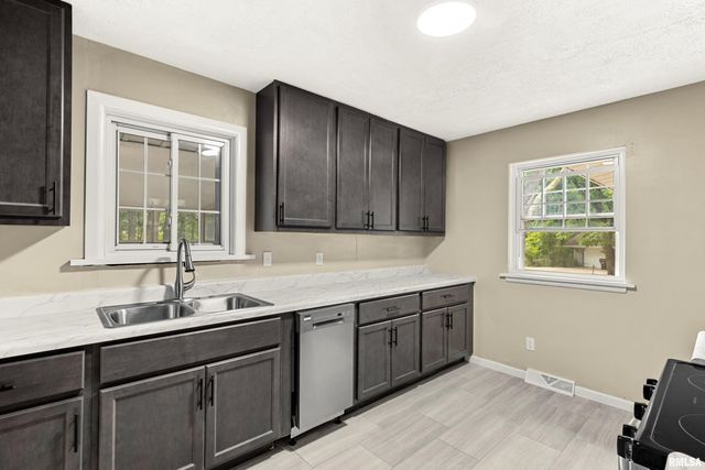 5127 N KAREN Court, Peoria, IL 61615