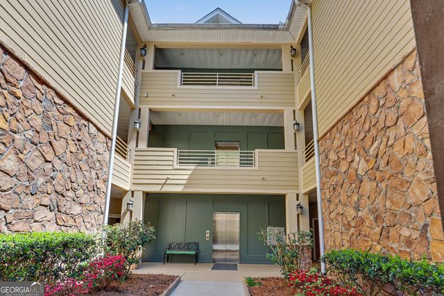 146 Gleneagle Court 202, Clayton, GA 30525