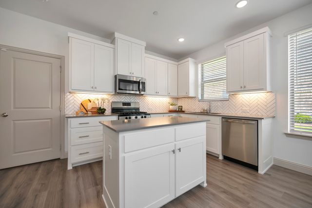 425 Parkside Drive, Argyle, TX 76226