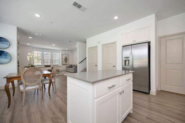 425 Parkside Drive, Argyle, TX 76226
