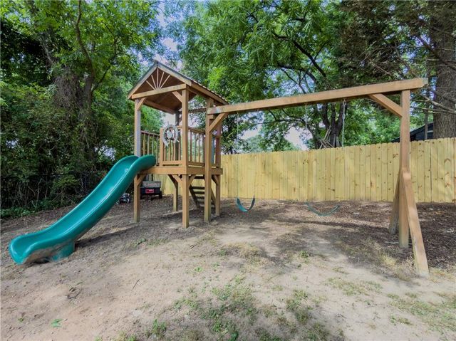 2990 Hampton Valley Drive, Loganville, GA 30052