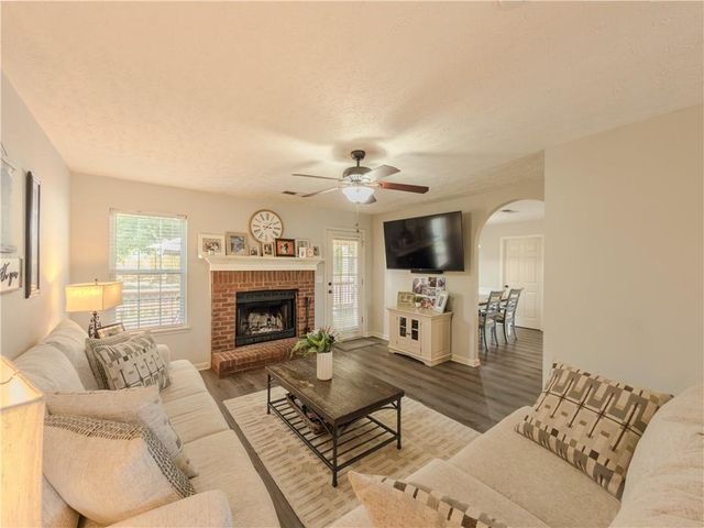 2990 Hampton Valley Drive, Loganville, GA 30052