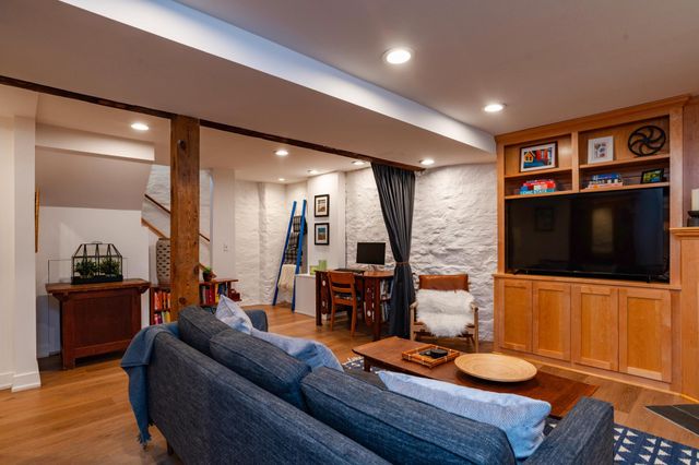 928 Linwood Avenue, Saint Paul, MN 55105