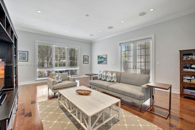 797 Ridgewood Rd, Key Biscayne, FL 33149