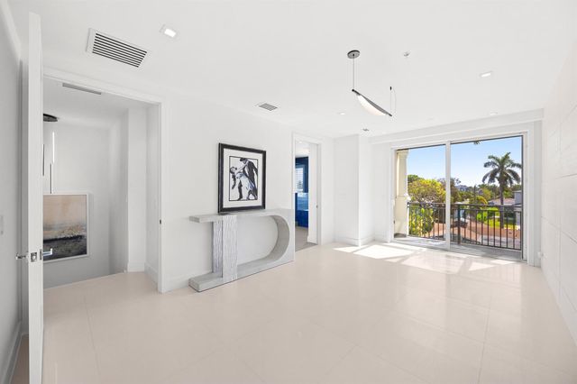 3055 Waterside Circle, Boynton Beach, FL 33435