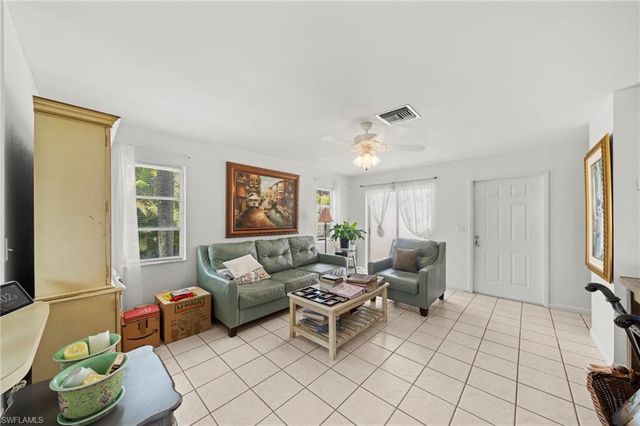 1111 SE 8th TER # 3B, Cape Coral, FL 33990