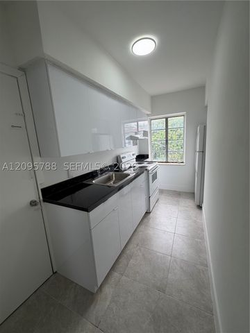 558 SW 7th St 8, Miami, FL 33130