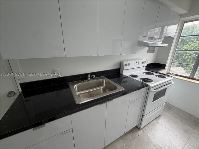 558 SW 7th St 8, Miami, FL 33130