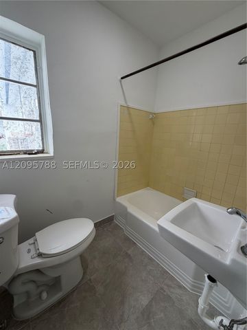 558 SW 7th St 8, Miami, FL 33130