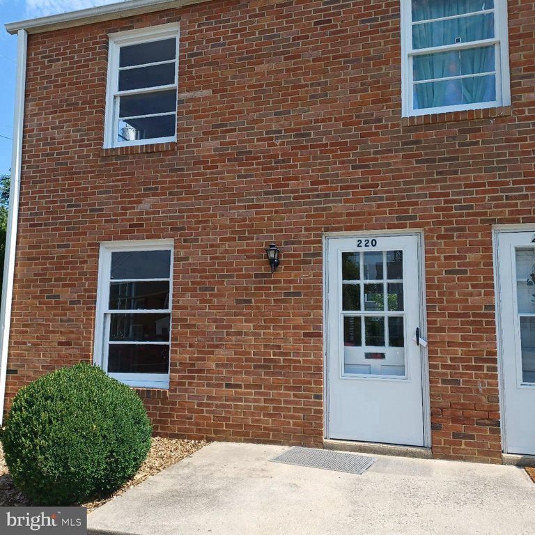 220 E WHITLOCK AVE, Winchester, VA 22601