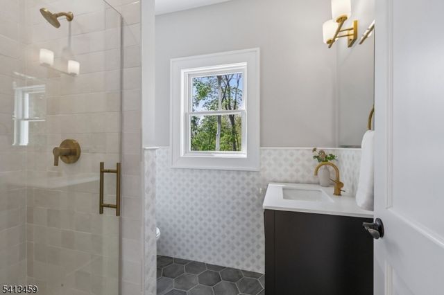 110 Elmwood Rd, Verona Twp., NJ 07044