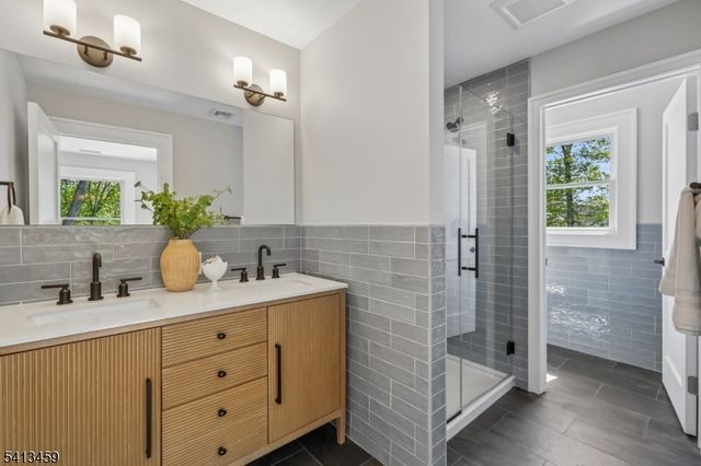 110 Elmwood Rd, Verona Twp., NJ 07044