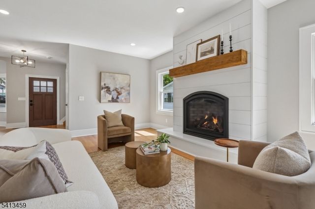 110 Elmwood Rd, Verona Twp., NJ 07044