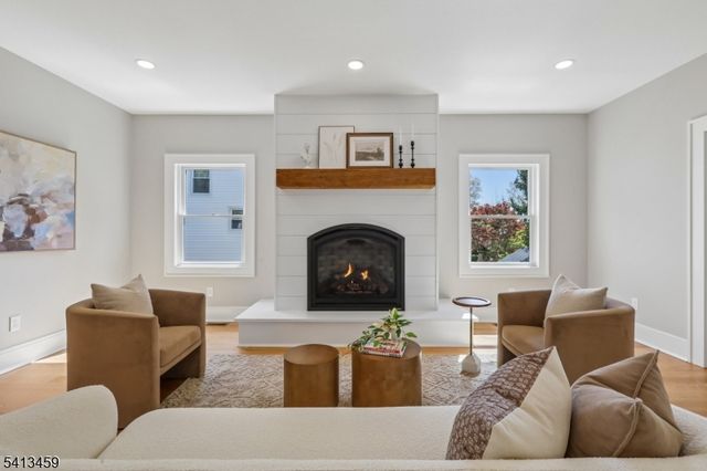 110 Elmwood Rd, Verona Twp., NJ 07044