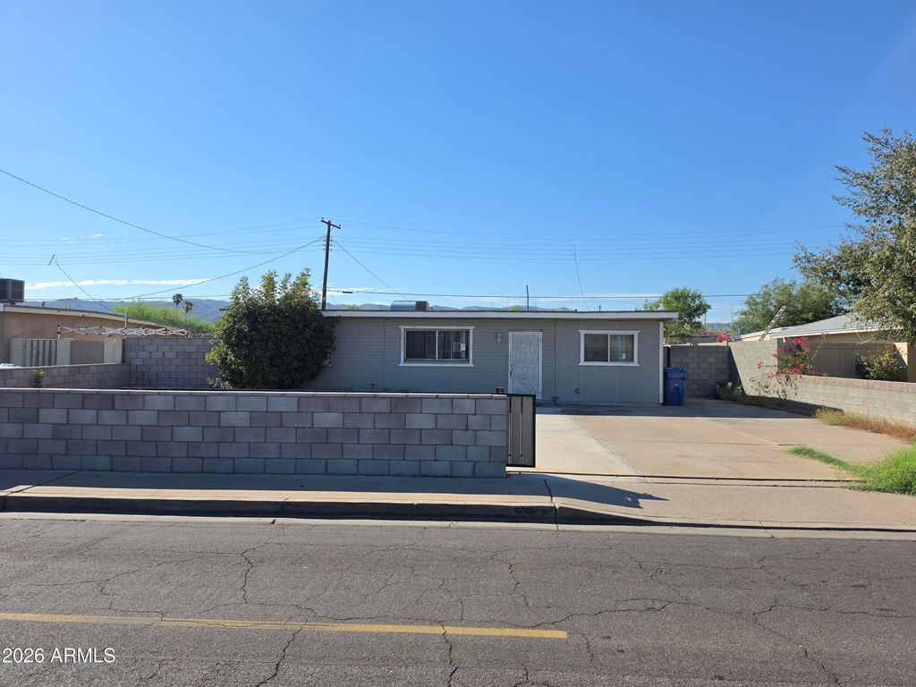 919 E VINEYARD Road, Phoenix, AZ 85042