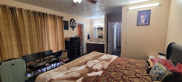 4315 Queens Retreat Drive, Houston, TX 77066