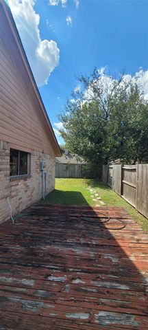 4315 Queens Retreat Drive, Houston, TX 77066
