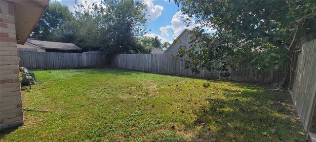 4315 Queens Retreat Drive, Houston, TX 77066