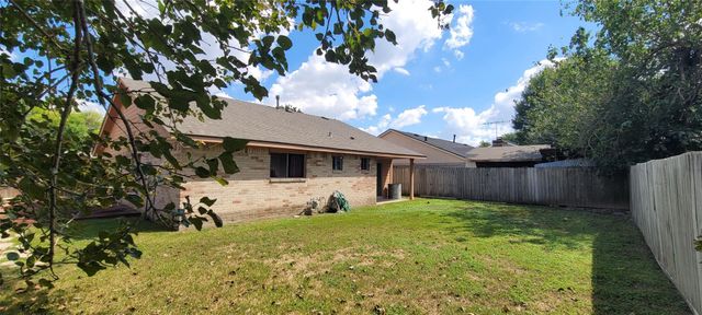 4315 Queens Retreat Drive, Houston, TX 77066
