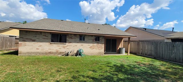4315 Queens Retreat Drive, Houston, TX 77066