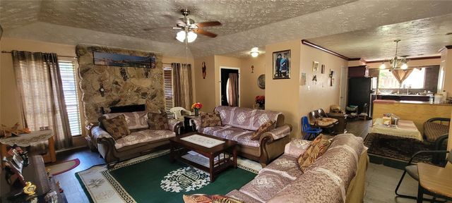 4315 Queens Retreat Drive, Houston, TX 77066