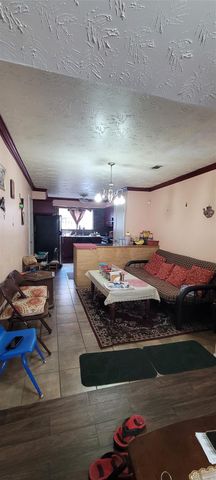 4315 Queens Retreat Drive, Houston, TX 77066