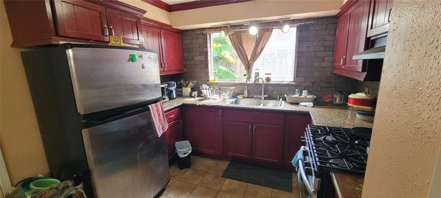 4315 Queens Retreat Drive, Houston, TX 77066