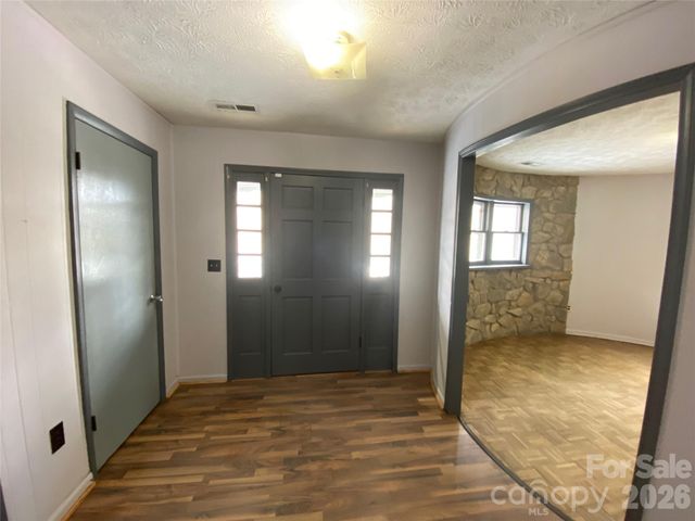 23 Old Farm School Road, Asheville, NC 28805