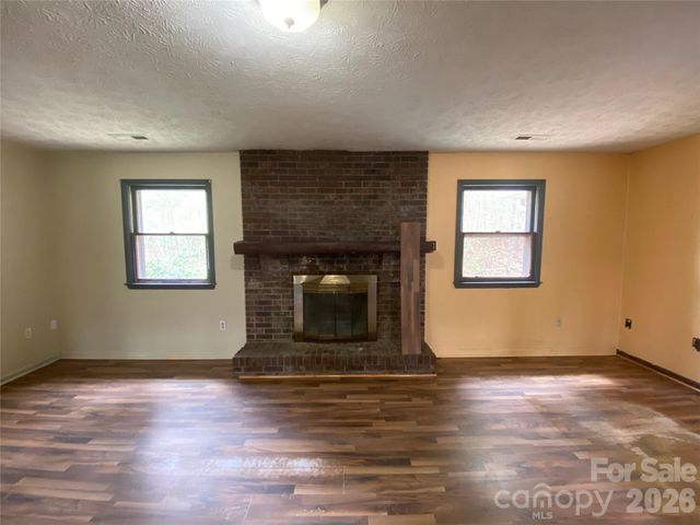 23 Old Farm School Road, Asheville, NC 28805